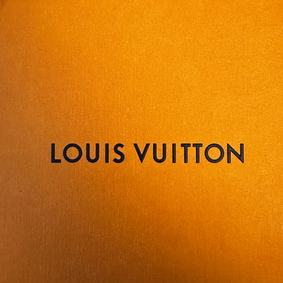 Louis Vuitton reversible Leather Belt - Picture 5 of 7